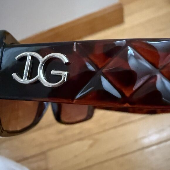 Vtg Dolce & Gabbana Women’s Sunglasses Diamond Textured Arms Tortoiseshell - Picture 6 of 8
